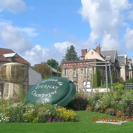 Apartment Suites De Charme L'Arbanne - Bien-Etre Bio En Champagne